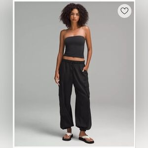 Lululemon lightweight adjustable MR cargo pant size XS